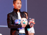 Junichi Masuda présente des peluches des nouveaux starters